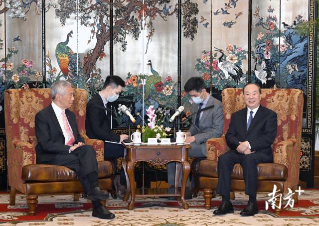 Guangdong officials meet with Singaporean PM .jpg