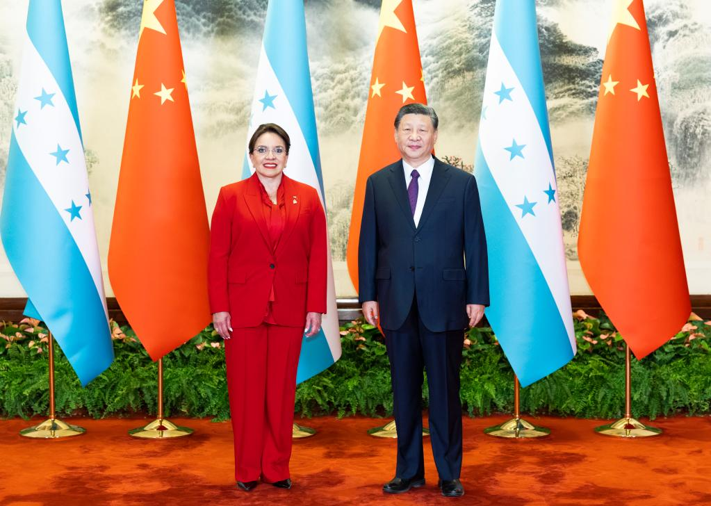 President Xi holds talks with President of the Republic of Honduras .jpg