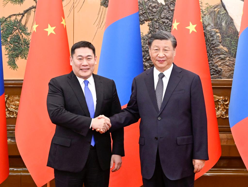 President Xi meets with Mongolian PM.jpg