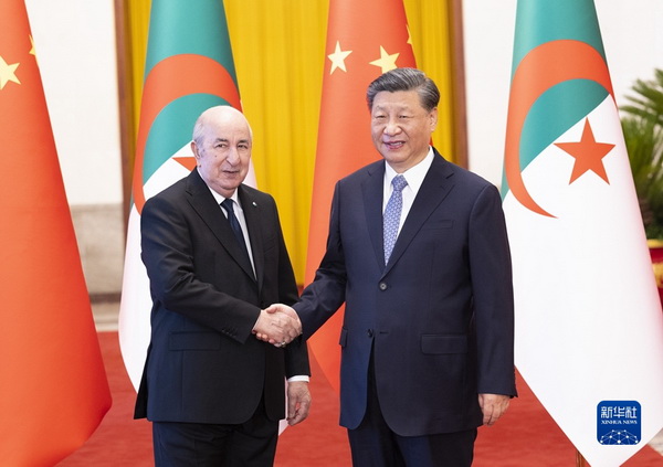 President Xi holds talks with Algerian President.jpg