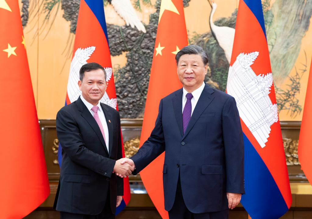 XI meets CAMbodian PM.JPG