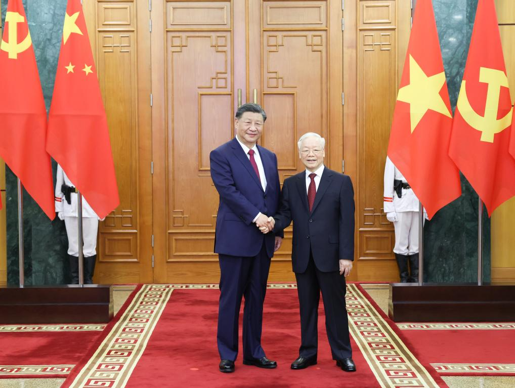 Xi Jinping holds talks with GS of Vie Nam.JPG