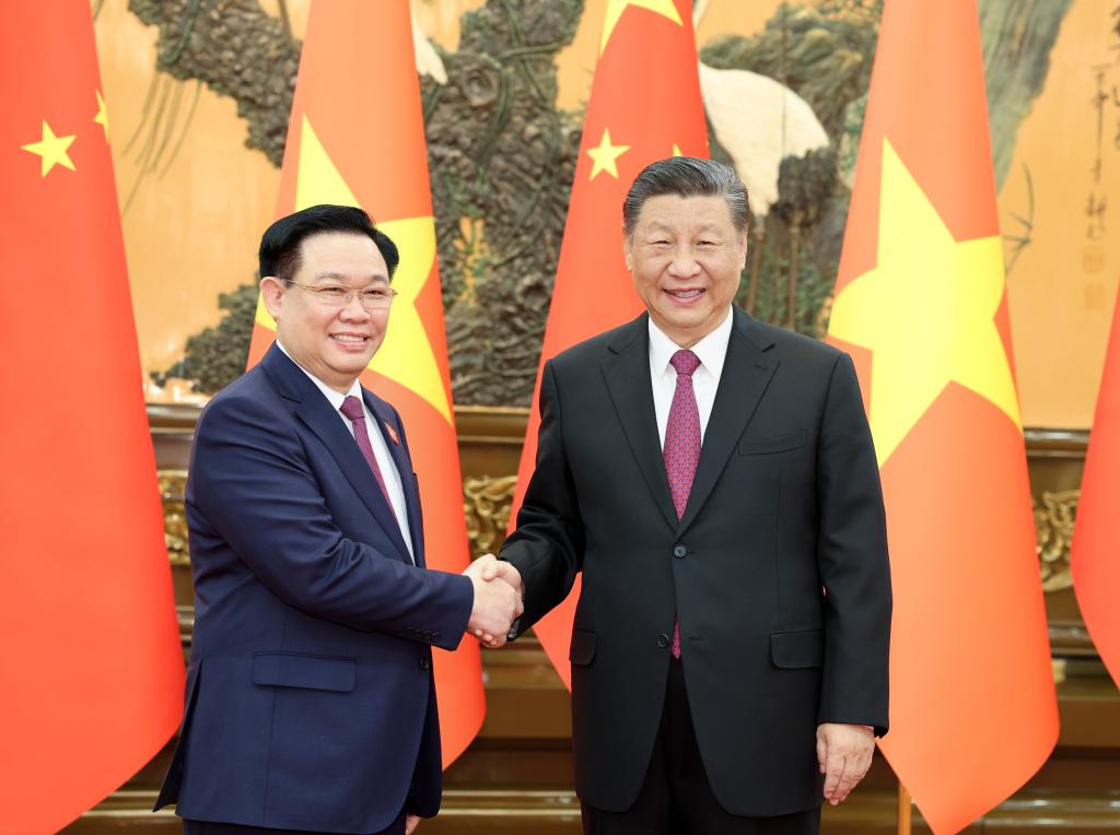 Xi meets Chairman of National Assembly of Vietnam.jpeg