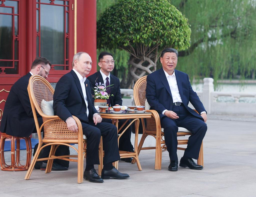 i Jinping hold a retrictive meeting with Russian President Putin.jpg